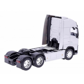 Model 1:32, VOLVO FH, ciągnik, srebrny