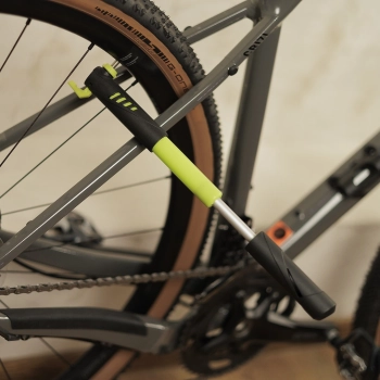 Mini pompka ręczna 205 mm z uchwytem rowerowym, max 8 BAR / 120 PSI